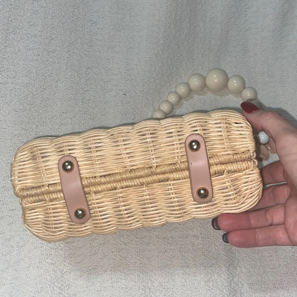 Nwot BTB Page Floral Clutch - Picture 6 of 12